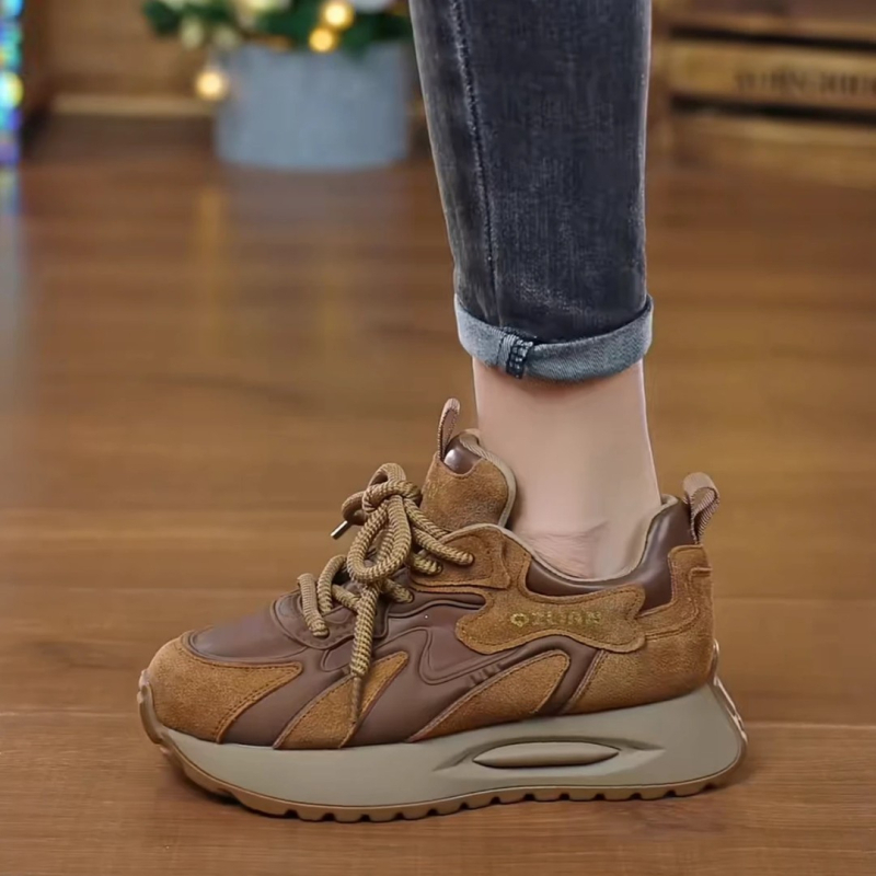 Ženske tenisice u stilu dad shoes – gornji dio od umjetne kože, gumeni potplat, nizak 1–3 cm, vezanje šnure, retro ležerni stil, jesen 2025