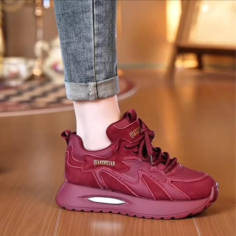 Ženske tenisice u stilu dad shoes – gornji dio od umjetne kože, gumeni potplat, nizak 1–3 cm, vezanje šnure, retro ležerni stil, jesen 2025