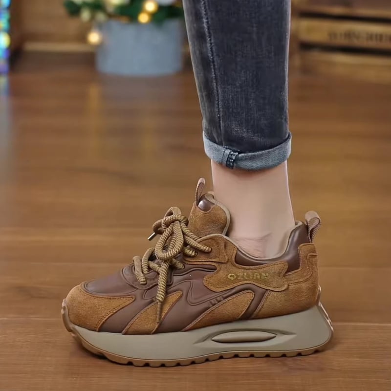 Ženske tenisice u stilu dad shoes – gornji dio od umjetne kože, gumeni potplat, nizak 1–3 cm, vezanje šnure, retro ležerni stil, jesen 2025
