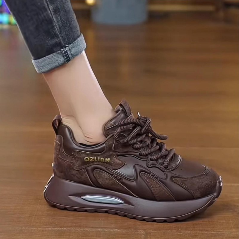 Ženske tenisice u stilu dad shoes – gornji dio od umjetne kože, gumeni potplat, nizak 1–3 cm, vezanje šnure, retro ležerni stil, jesen 2025