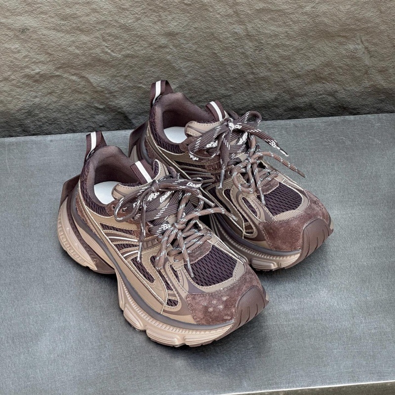 Ženske tenisice tipa Dad Shoes s debelim petom, gornji dio: koža druge klase + umjetna koža + tkanina; uložak: prirodna koža; đon: PU; visina pete: 3–5 cm