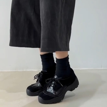 Ženske tenisice od velura s gumom na podrážci, prednje vezivanje, okrugli vrh, niski profil, retro stil