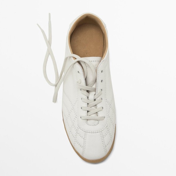 Ženske casual sportske cipele od prave kože - vezanje, okrugli vrh, niski gornji dio, gumeni potplat