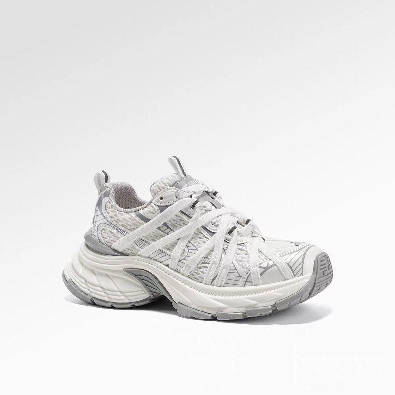 Cipele tip Dad shoes – gornji dio od prave kože, okrugli vrh, prednje vezivanje na vezice, visina pete 3–5 cm, debeli potplat