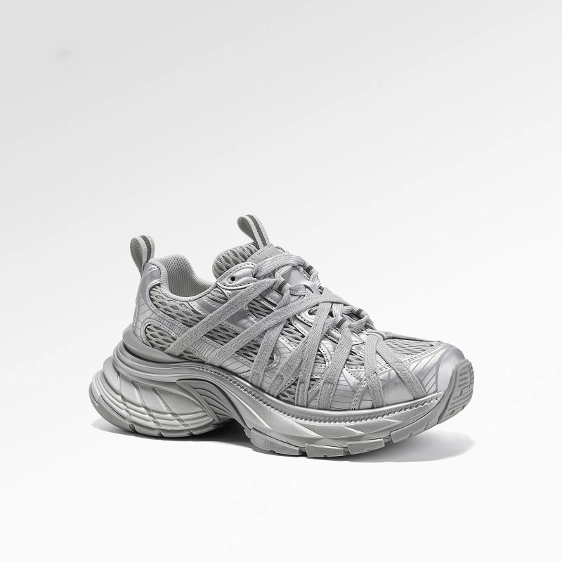 Cipele tip Dad shoes – gornji dio od prave kože, okrugli vrh, prednje vezivanje na vezice, visina pete 3–5 cm, debeli potplat