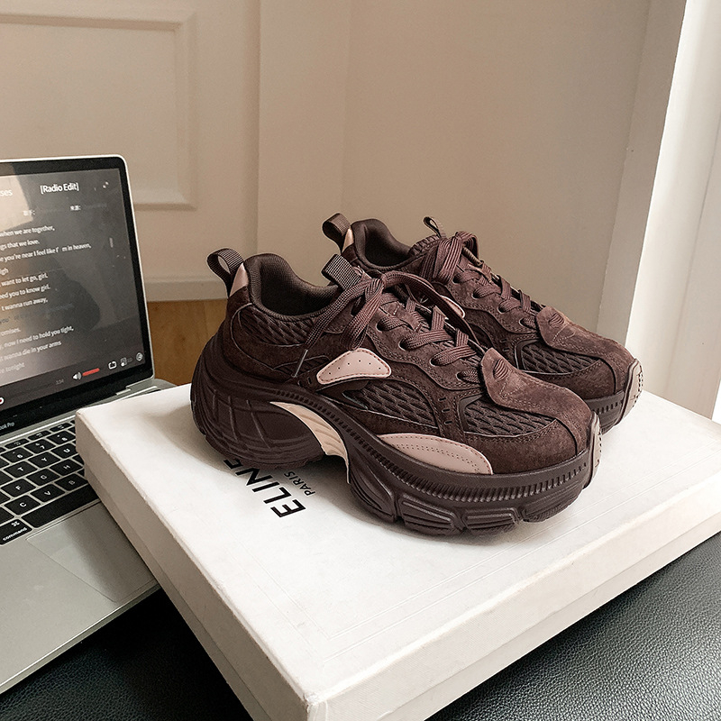 Ženske cipele tipa Dad Shoes, gornji dio od prave kože, peta 6–8 cm, okrugli vrh, gumeni potplat