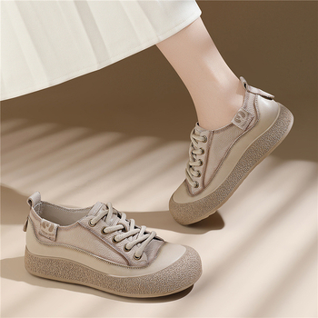 Ženske tenisice od prve sloje teleće kože, prednje vezivanje, PU Uložak, gumeni potplat, niski potplat