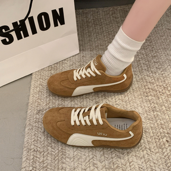 Ženske njemačke trenirke tenisice, gornji dio od sintetičke kože, okrugli vrh, prednje vezanje, niski potplat 1–3 cm, gumena potplata Goodyear