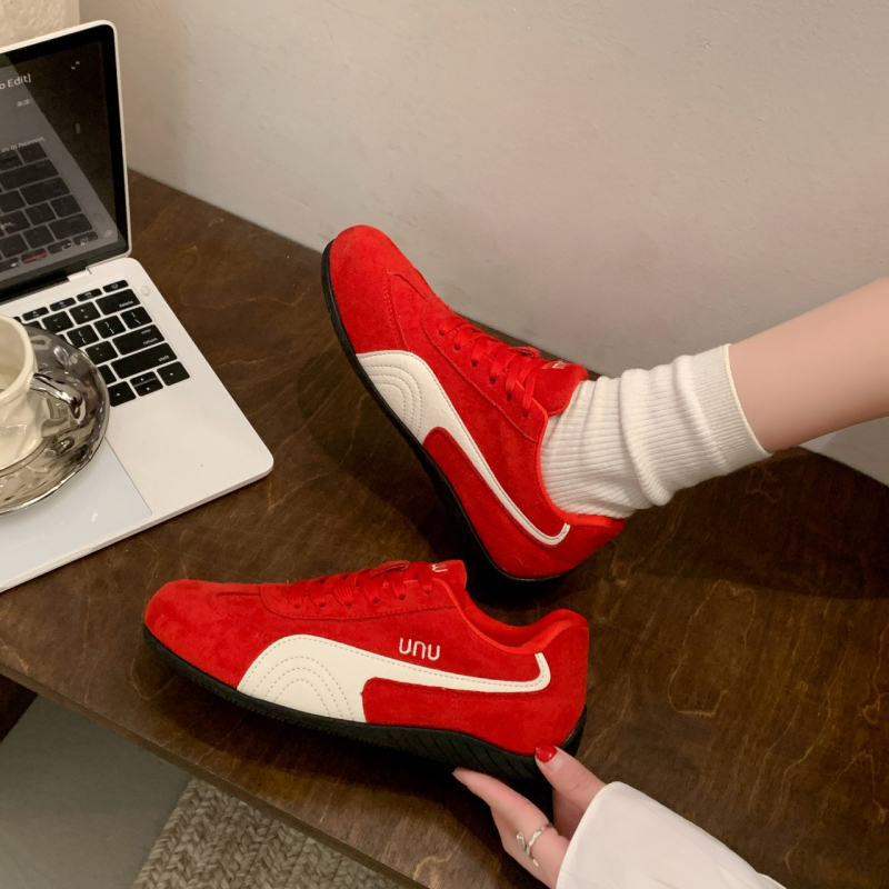 Ženske njemačke trenirke tenisice, gornji dio od sintetičke kože, okrugli vrh, prednje vezanje, niski potplat 1–3 cm, gumena potplata Goodyear