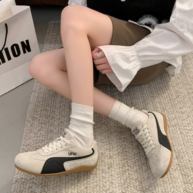 Ženske njemačke trenirke tenisice, gornji dio od sintetičke kože, okrugli vrh, prednje vezanje, niski potplat 1–3 cm, gumena potplata Goodyear