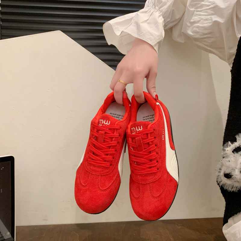 Ženske njemačke trenirke tenisice, gornji dio od sintetičke kože, okrugli vrh, prednje vezanje, niski potplat 1–3 cm, gumena potplata Goodyear