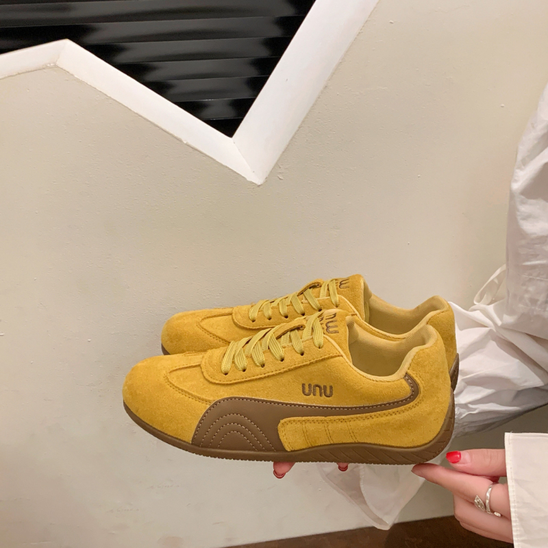 Ženske njemačke trenirke tenisice, gornji dio od sintetičke kože, okrugli vrh, prednje vezanje, niski potplat 1–3 cm, gumena potplata Goodyear