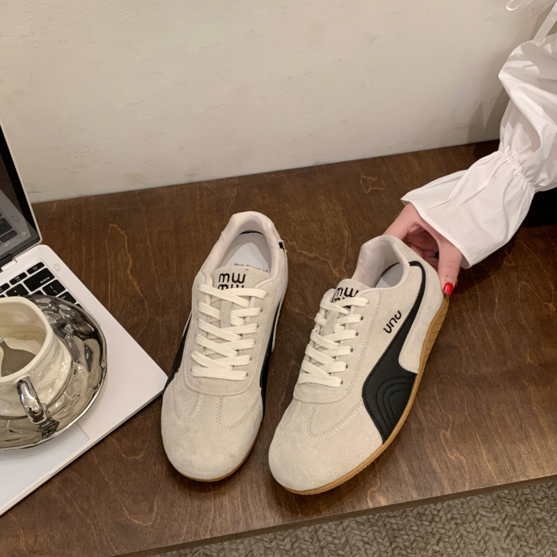 Ženske njemačke trenirke tenisice, gornji dio od sintetičke kože, okrugli vrh, prednje vezanje, niski potplat 1–3 cm, gumena potplata Goodyear