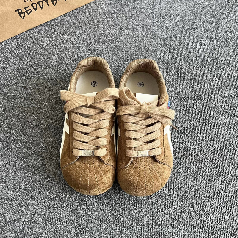 Ženske retro tenisice od nubuka s niskim krojem, vezanje sprijed, gumeni đon, udobne za jesen