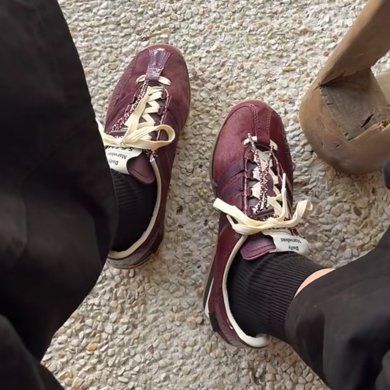 Ženske ležerne tenisice retro stila, gornji dio od prave kože, gumena potplat, prednje vezivanje šnurkama, srednje visoka peta 3-5 cm, prozračni unutarnji materijal