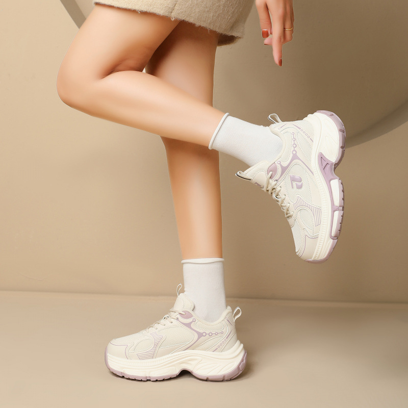 Sieviešu sporta kurpes ar plašu un biezu zoli, pūkaina iekšējā odere un augstuma palielinājums — elpojošs tīkla augšējais materiāls, gumijas zole, piemērots skriešanai ziemā