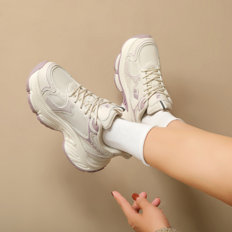 Sieviešu sporta kurpes ar plašu un biezu zoli, pūkaina iekšējā odere un augstuma palielinājums — elpojošs tīkla augšējais materiāls, gumijas zole, piemērots skriešanai ziemā