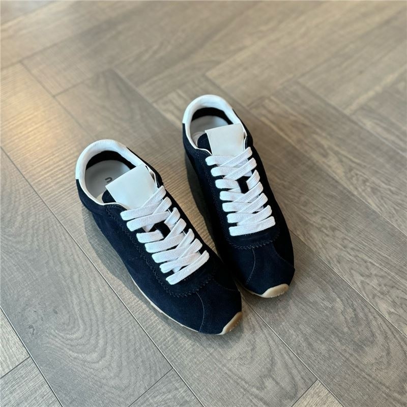 Dexun tenisice – ženske casual kožne tenisice, gornji dio od teleće kože i nubuka, okrugli vrh, niski potplat 1–3 cm, podstava od ovčje kože, potplat od teleće tetive