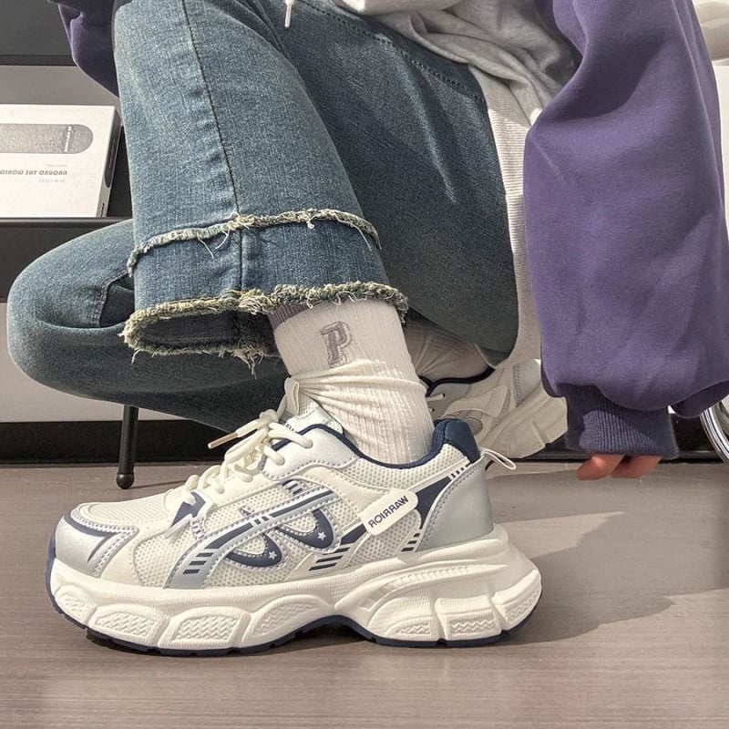 Ženske chunky tenisice s debelim potplatom, gornji dio od mikrovlaknaste kože, prugasti uzorak, klinički potplat 4,5 cm, vezanje