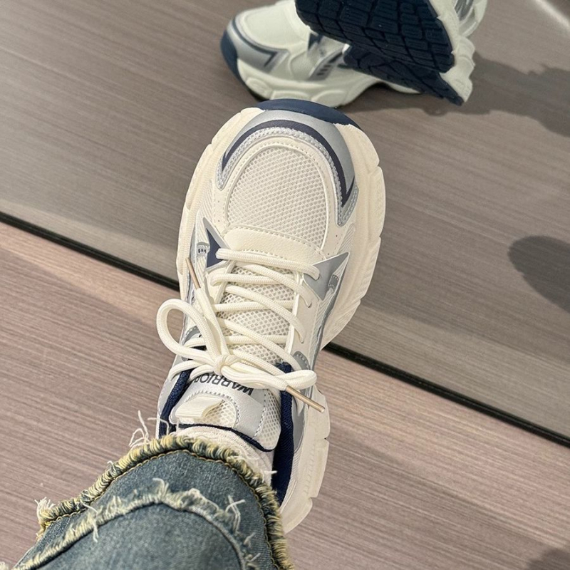 Ženske chunky tenisice s debelim potplatom, gornji dio od mikrovlaknaste kože, prugasti uzorak, klinički potplat 4,5 cm, vezanje