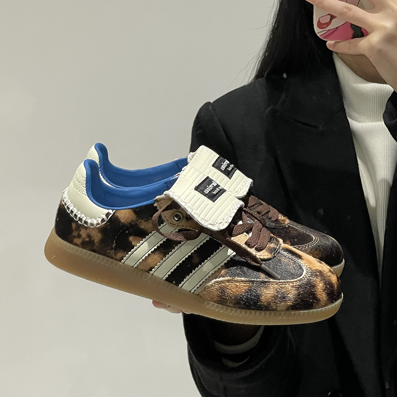 Ženske tenisice za trening s leopard printom od konjskih dlaka, retro Samba dizajn s tri crte, prednje vezanje, gornji dio od super fiber, gumeni potplat