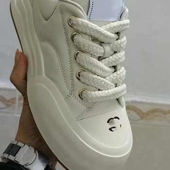 Sieviešu sporta apavi no aitādas ādas, ar paaugstinātu blīvu zoli, šņorēm, ikdienas stils