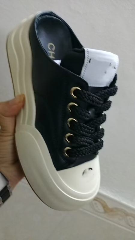 Sieviešu sporta apavi no aitādas ādas, ar paaugstinātu blīvu zoli, šņorēm, ikdienas stils