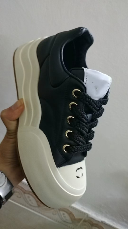 Sieviešu sporta apavi no aitādas ādas, ar paaugstinātu blīvu zoli, šņorēm, ikdienas stils