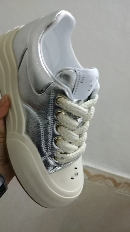 Sieviešu sporta apavi no aitādas ādas, ar paaugstinātu blīvu zoli, šņorēm, ikdienas stils