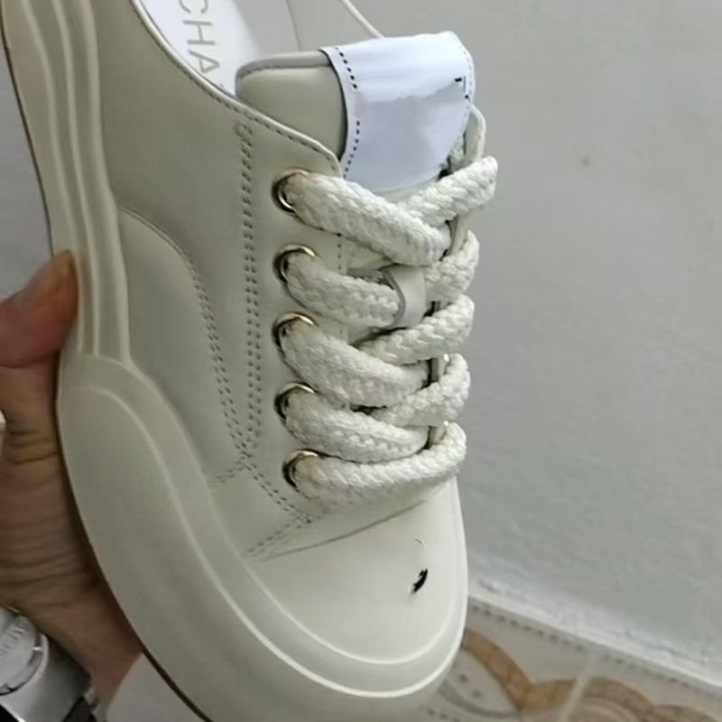 Sieviešu sporta apavi no aitādas ādas, ar paaugstinātu blīvu zoli, šņorēm, ikdienas stils