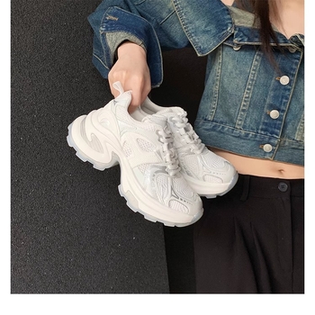 Ženske tenisice u stilu dad shoes: gornji dio od kože, okrugli vrh, debeli potplat 6–8 cm, kožna unutrašnjost