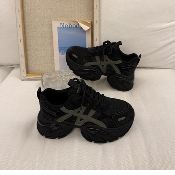 Sieviešu sneakers ar biezu zoli augstumam, elpojošs tīkla augšējais slānis, gumijas zole (Rudens 2025)