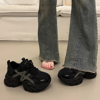 Sieviešu sneakers ar biezu zoli augstumam, elpojošs tīkla augšējais slānis, gumijas zole (Rudens 2025)