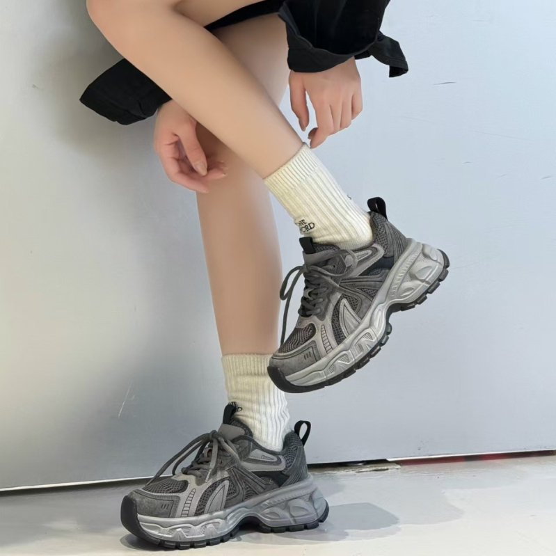 Ženske tenisice Dad Shoes s patchwork dizajnom — gornjište od kravlje kože + umjetna koža + tkanina, prednje vezanje, patchwork uzorak, srednje visoka potpetica 3–5 cm, ulošak od umjetnoga krzna