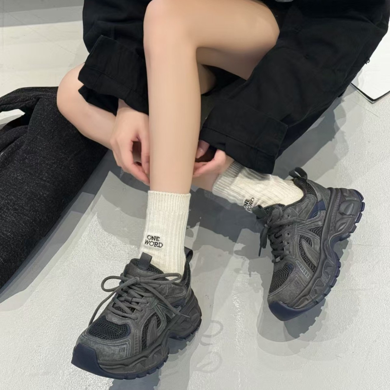 Ženske tenisice Dad Shoes s patchwork dizajnom — gornjište od kravlje kože + umjetna koža + tkanina, prednje vezanje, patchwork uzorak, srednje visoka potpetica 3–5 cm, ulošak od umjetnoga krzna