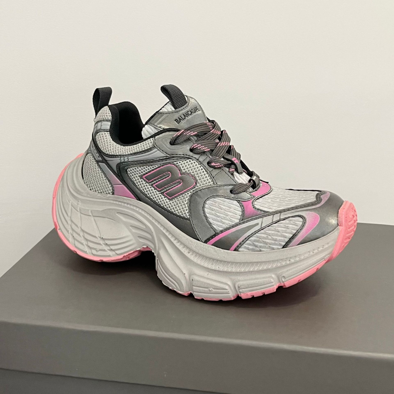Unisex tenisice s mrežastim gornjim dijelom, gumena potplat, povišenje pete 3–5 cm, vezanje sprijeda, okrugli nos
