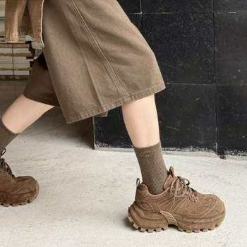 Γυναικεία χειμωνιάτικα παπούτσια με βελούδινη υφή και παχιά σόλα, επάνω μέρος από γνήσιο δέρμα, καουτσούκ σόλα, εσωτερικό από τεχνητή γούνα, αναπνεύσιμη τεχνολογία