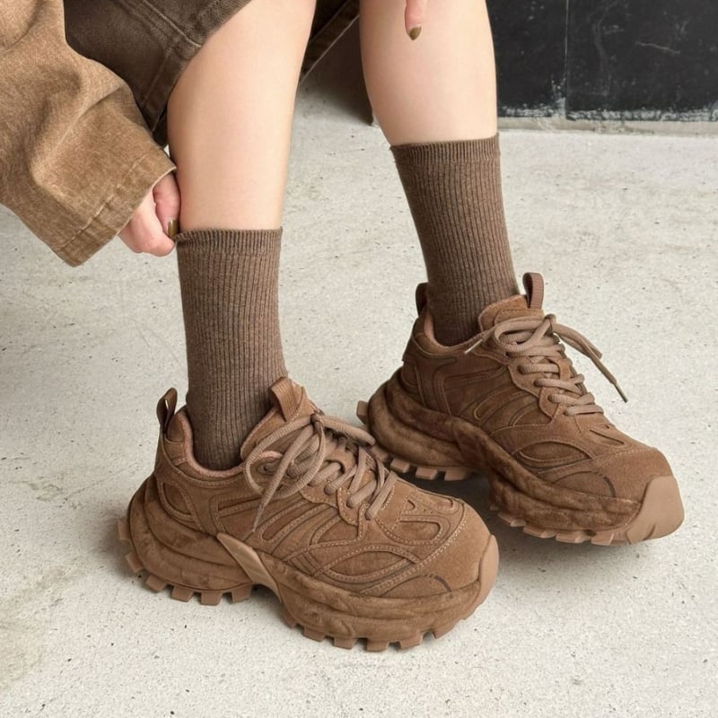 Γυναικεία χειμωνιάτικα παπούτσια με βελούδινη υφή και παχιά σόλα, επάνω μέρος από γνήσιο δέρμα, καουτσούκ σόλα, εσωτερικό από τεχνητή γούνα, αναπνεύσιμη τεχνολογία