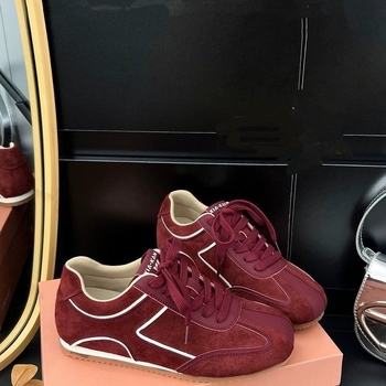 Ženske sportske tenisice u Forrest Gump stilu s unutarnjim povećanjem visine od 5 cm, nubuk gornji dio, gumena podplat, s vezicama.