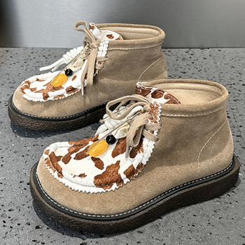 Visoke loafers s debelom potplatom, gornji dio od kravljeg velura, šavovi od konjske dlake, kvadratni vrh, vezanje