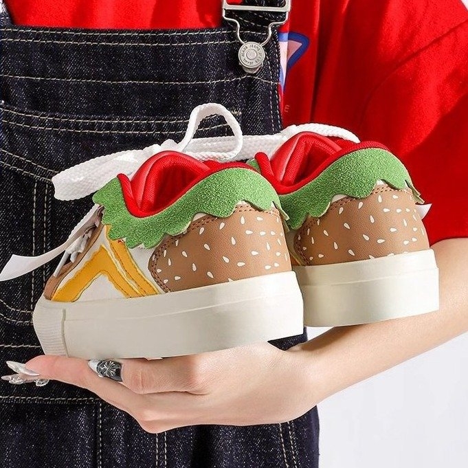 Naistele Hamburg jalatsid - Eesmine nöörimine, Madal ülemine osa, Ülemine materjal: kunstnahk; Sise: puuvill; Tald: kumm (Eesmine nöörimine; Ülemine: kunstnahk; Sise: puuvill; Tald: kumm; Väljalaskeaasta: sügis 2025)