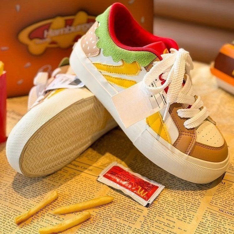 Naistele Hamburg jalatsid - Eesmine nöörimine, Madal ülemine osa, Ülemine materjal: kunstnahk; Sise: puuvill; Tald: kumm (Eesmine nöörimine; Ülemine: kunstnahk; Sise: puuvill; Tald: kumm; Väljalaskeaasta: sügis 2025)