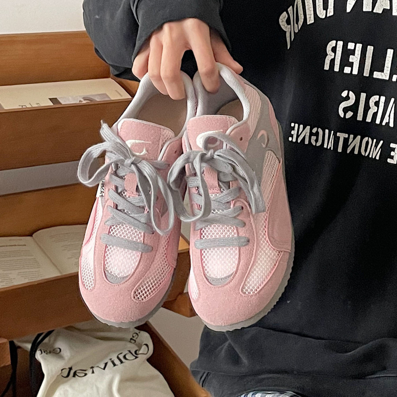 Ženske tenisice za trening s gornjim dijelom od mreže, Velcro kopča, okrugli vrh, gumeni potplat, niski potplat 1–3 cm.