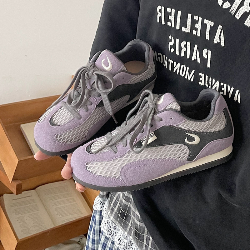 Ženske tenisice za trening s gornjim dijelom od mreže, Velcro kopča, okrugli vrh, gumeni potplat, niski potplat 1–3 cm.