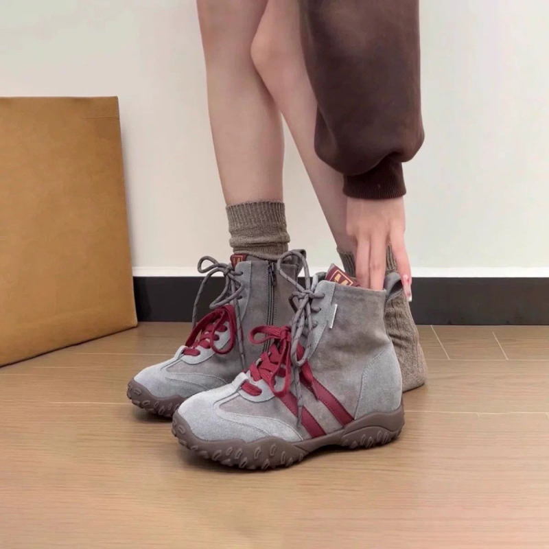 6 cm-es magasságot növelő sportcipő, vászon felsőrésszel, hegyes orral, gumírozott talppal