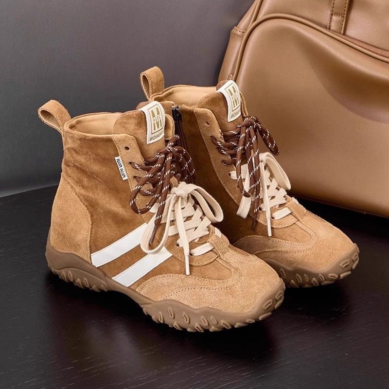 6 cm-es magasságot növelő sportcipő, vászon felsőrésszel, hegyes orral, gumírozott talppal