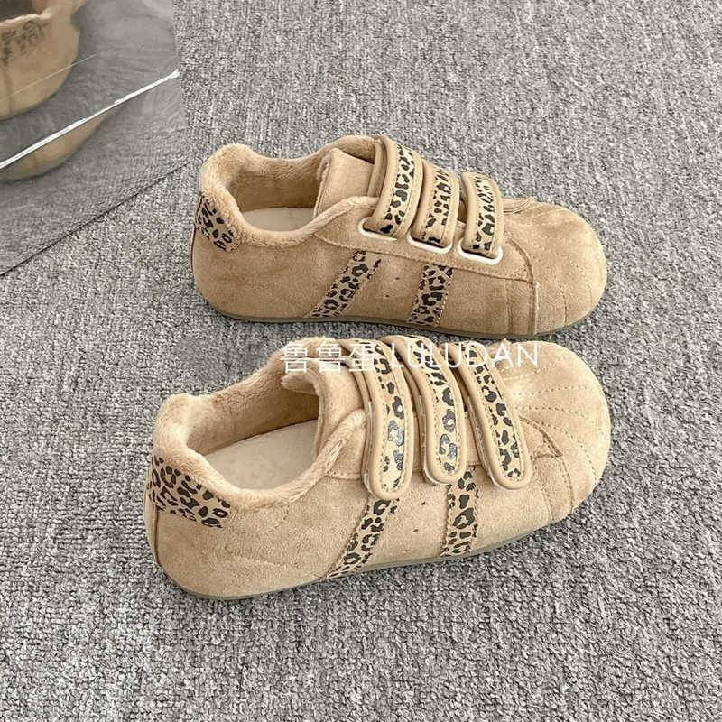 Női német hadsereg edzőcipő Velcro-záródással, felső része szintetikus bőrből, EVA talptalp, gumírozott talp, könnyű és csúszásmentes