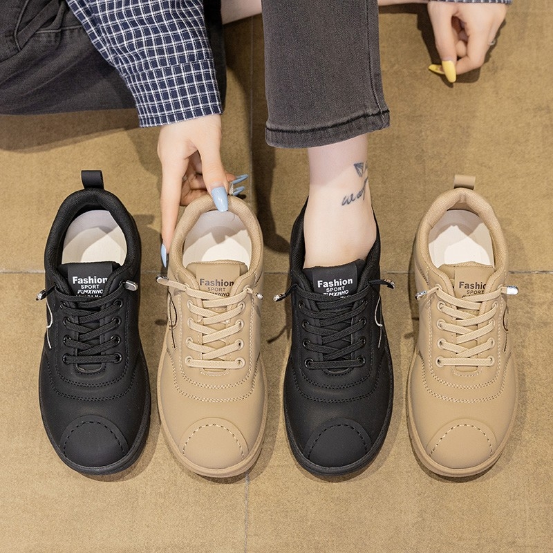 Női platform cipők szintetikus bőrből, fűzővel, alacsony sarok 1–3 cm, gumitalp.