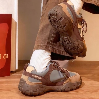 Női német katonai tornacipő vastag talppal 3–5 cm, PU felsőrész, elöl kötős zár, alacsony fazon, hálós bélés