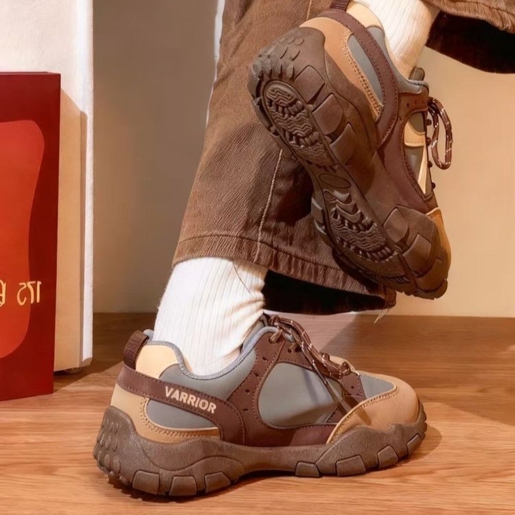 Női német katonai tornacipő vastag talppal 3–5 cm, PU felsőrész, elöl kötős zár, alacsony fazon, hálós bélés